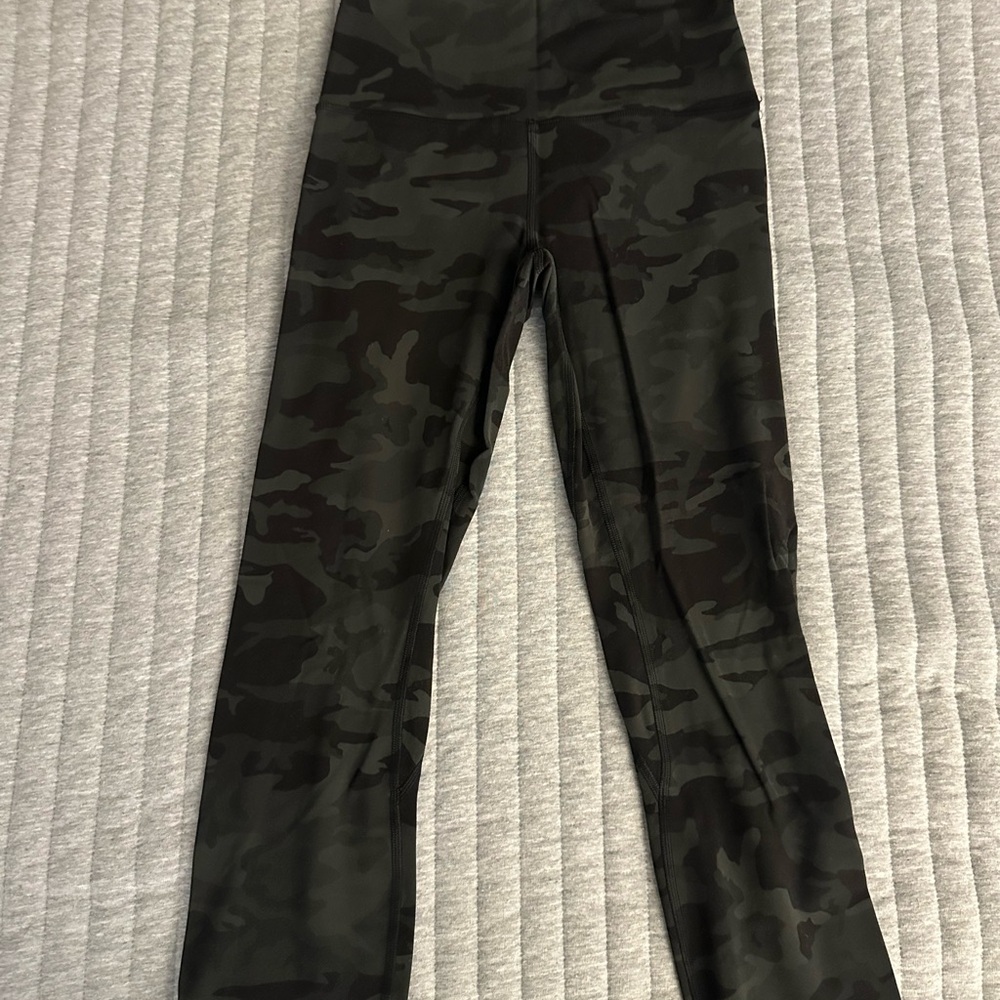 Lululemon green Camo Leggings 21 crop align